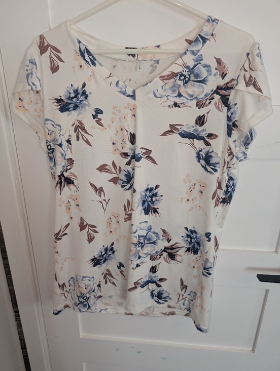 Tops - Floral V-Neck Women’s Top - Blue & Cream